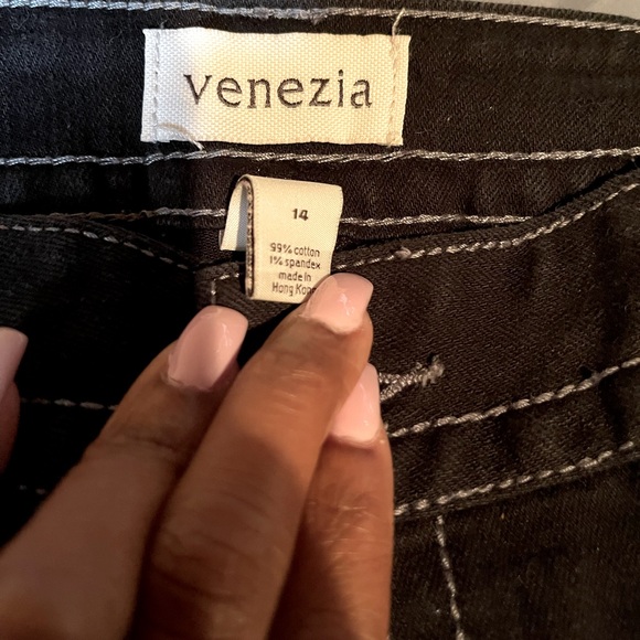 Venezia Pants - Women’s Venezia Dark wash Denim Shorts size 14